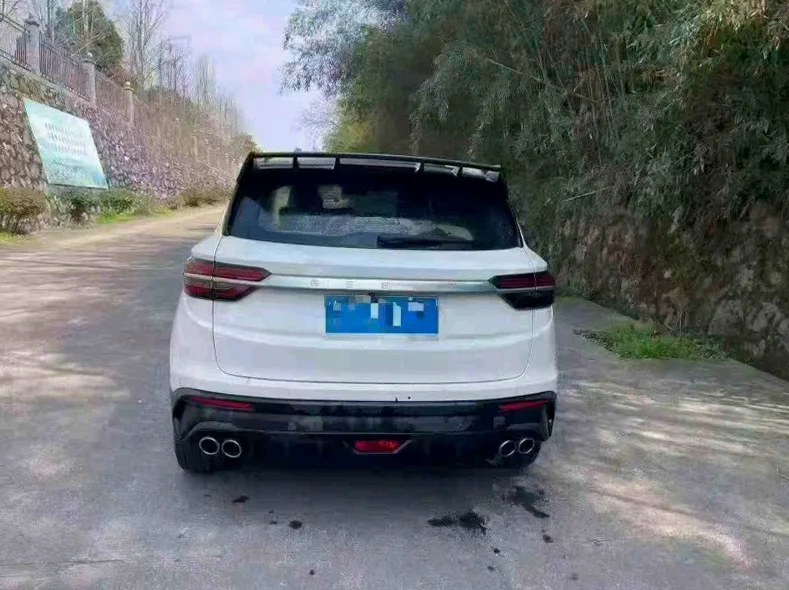 吉利缤越 驾驶室