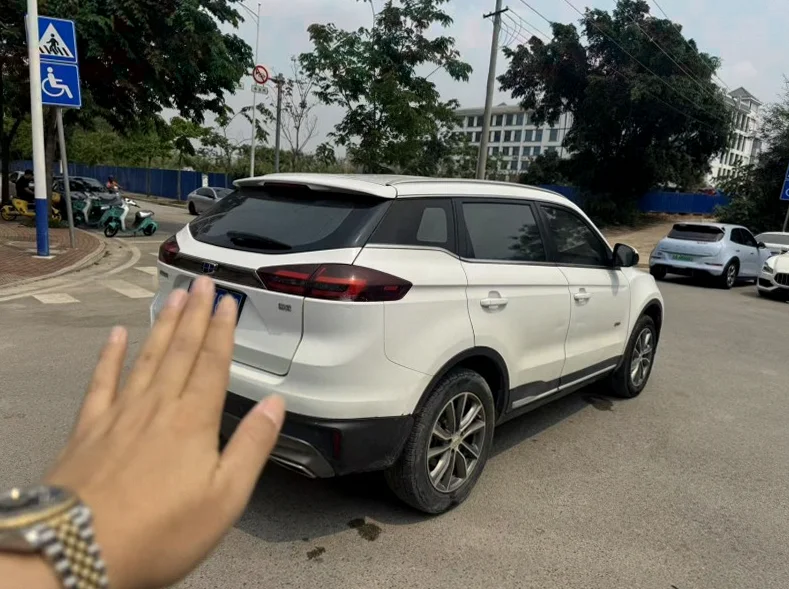 吉利博越 正面外观三