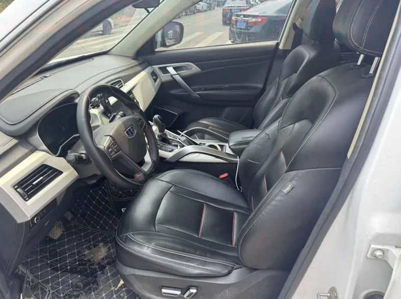 吉利博越 内饰前排