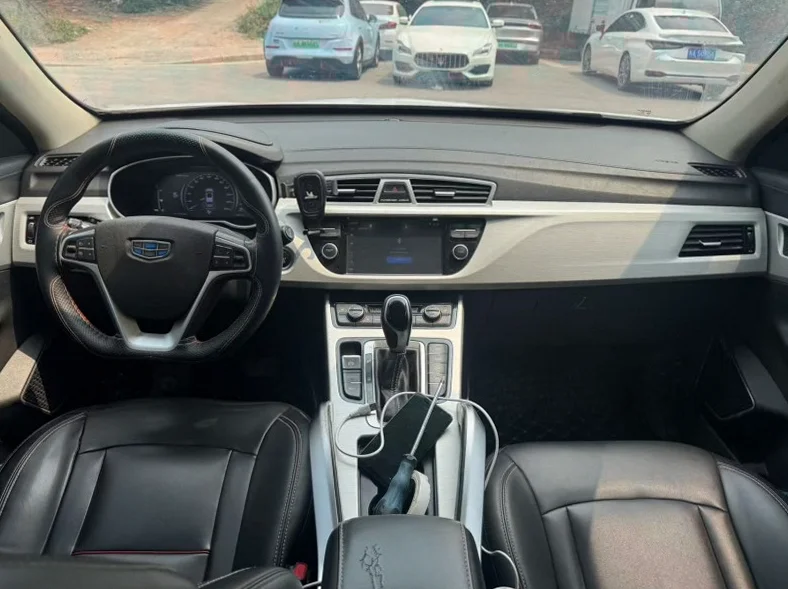 吉利博越 后面外观二