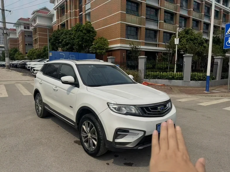 吉利博越 驾驶室