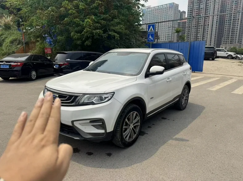 吉利博越 正面外观二