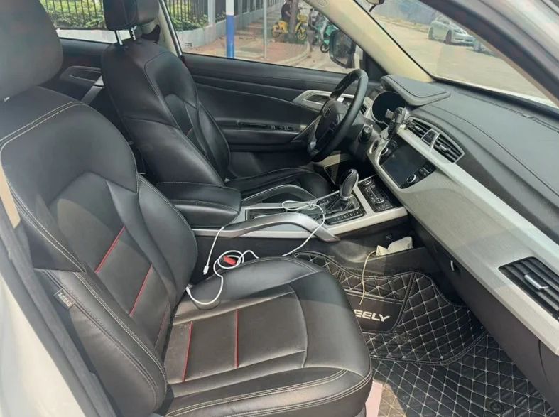 吉利博越 后面外观一