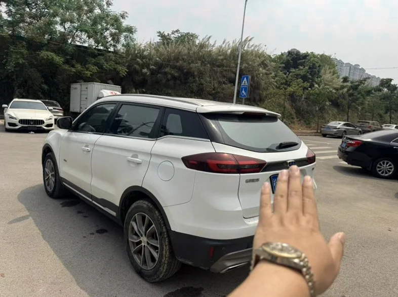 吉利博越 后面外观三