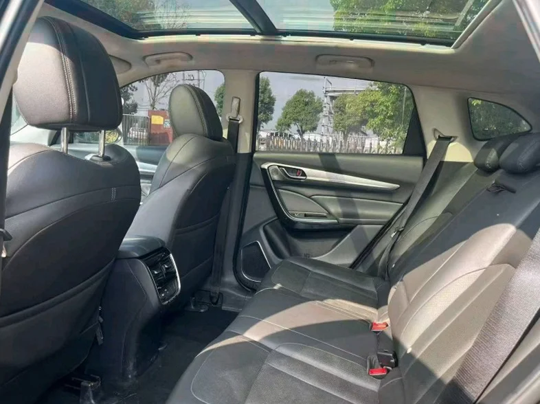 东风ax7 内饰后排