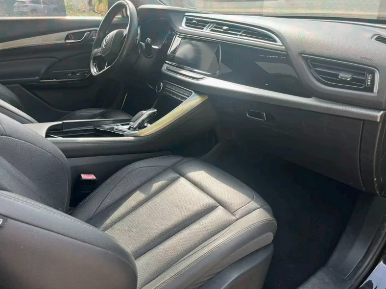 东风ax7 内饰前排