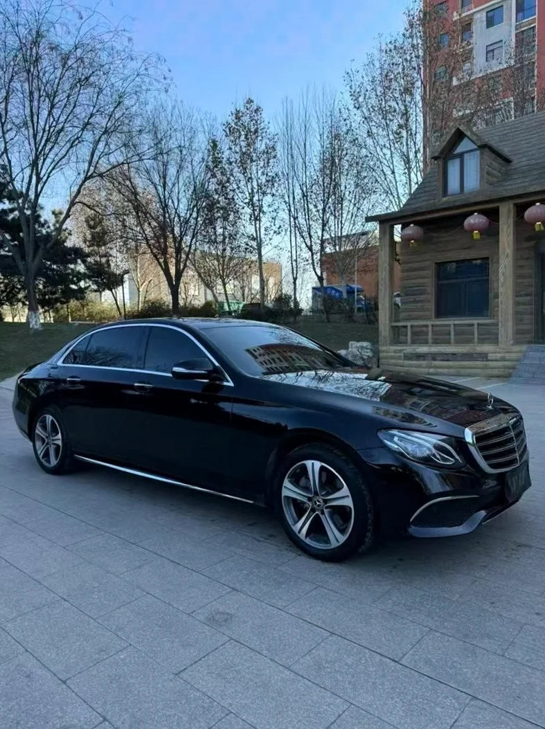 奔驰E 正面外观三