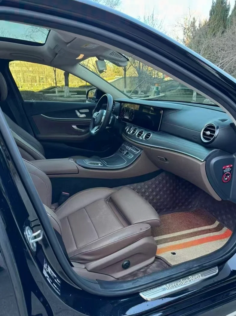 奔驰E 后面外观三