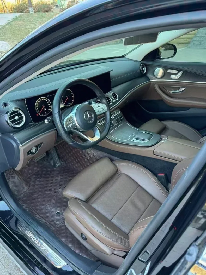 奔驰E 后面外观二