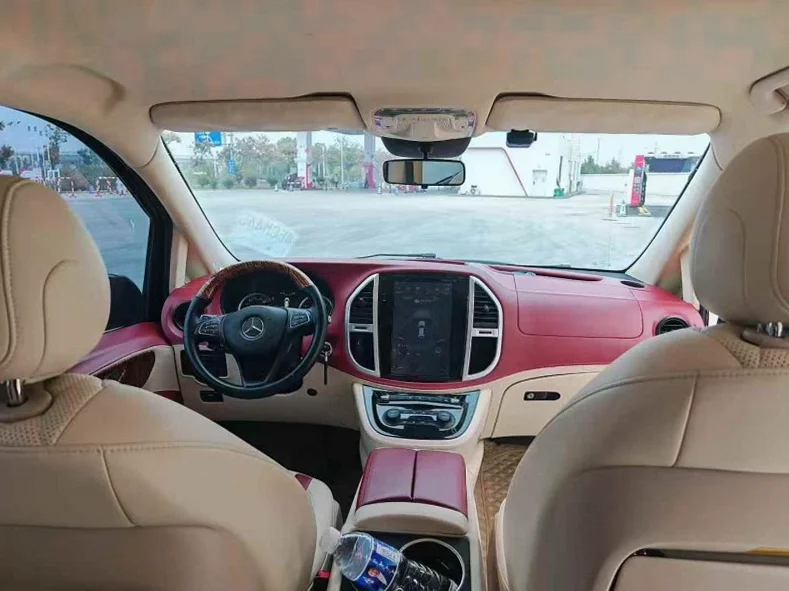 奔驰威霆 后面外观二