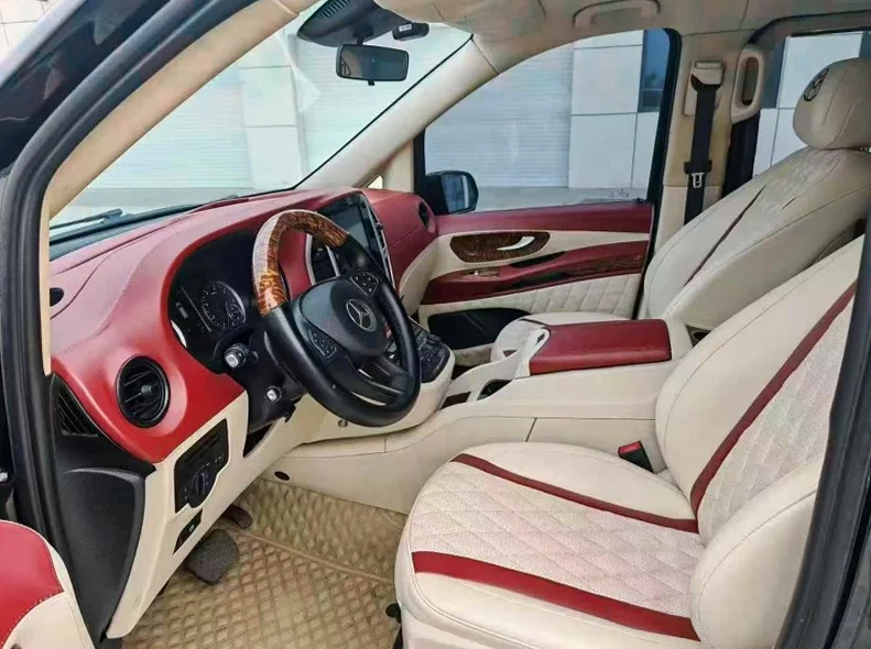 奔驰威霆 后面外观三