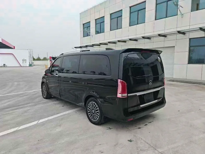 奔驰威霆 内饰后排