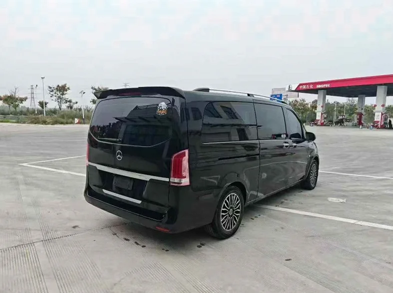 奔驰威霆 驾驶室