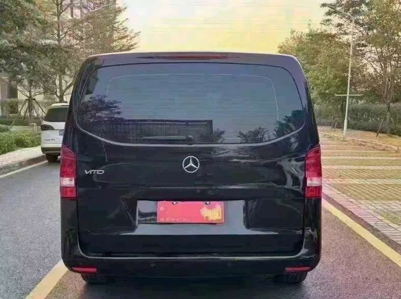 奔驰威霆 驾驶室