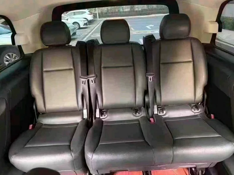 奔驰威霆 内饰前排