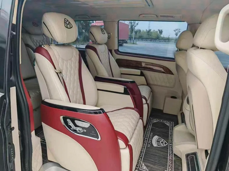 奔驰威霆 后面外观一