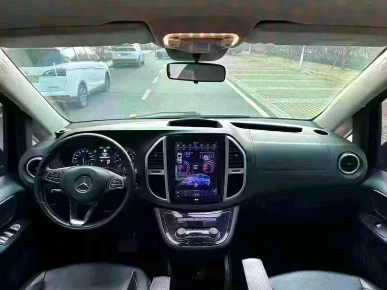 奔驰威霆 后面外观二