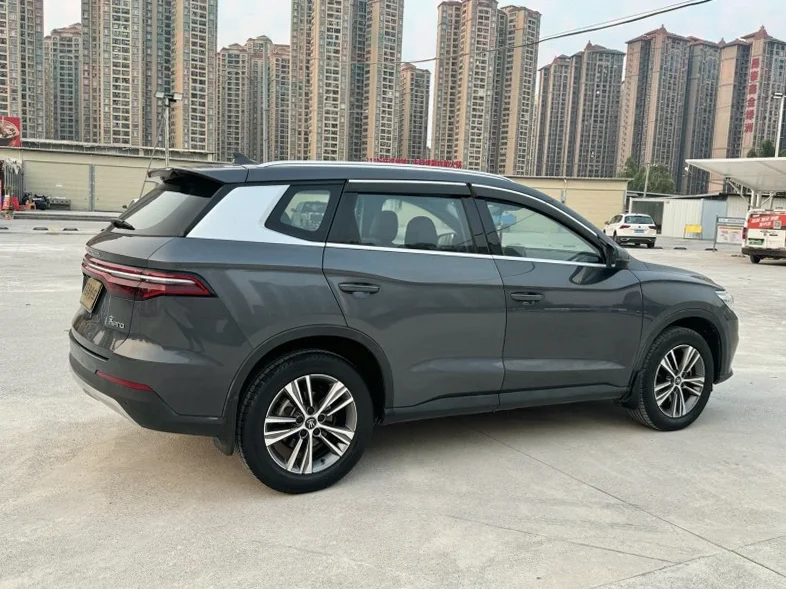 比亚迪宋 内饰后排