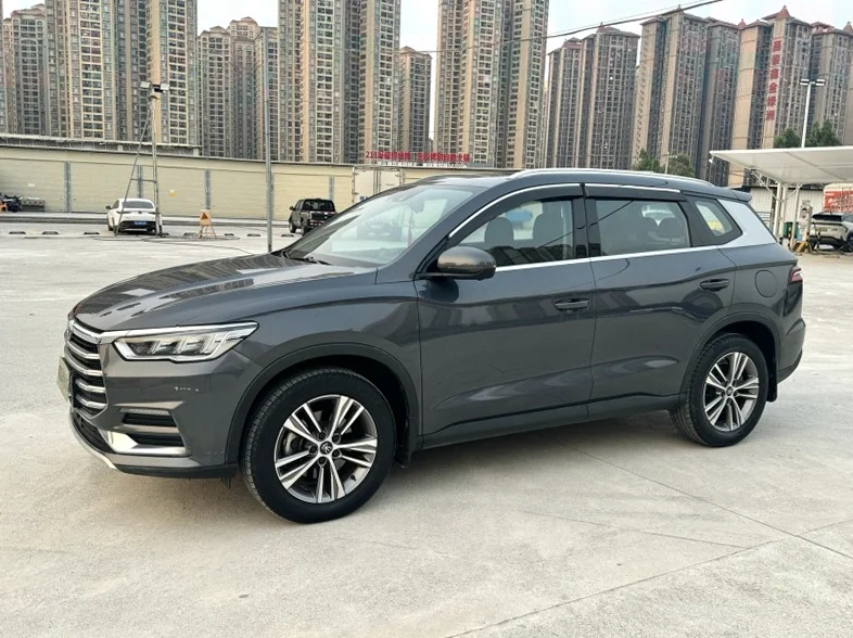 比亚迪宋 内饰前排