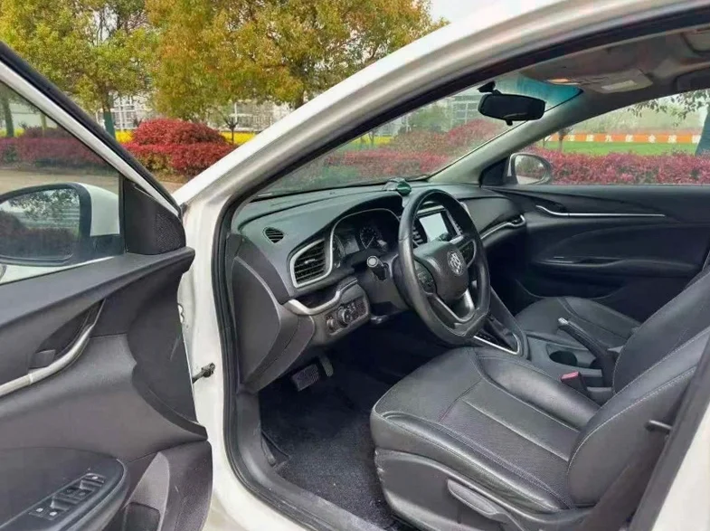 别克英朗 后面外观一