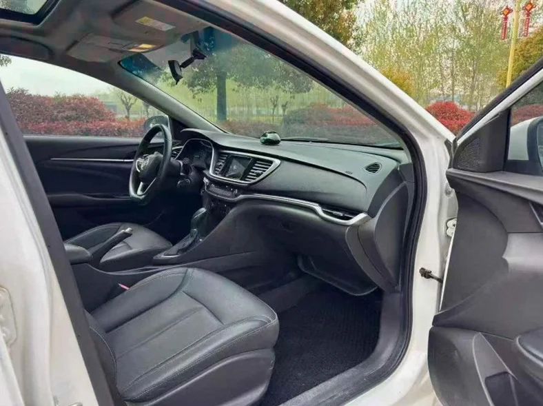 别克英朗 内饰前排