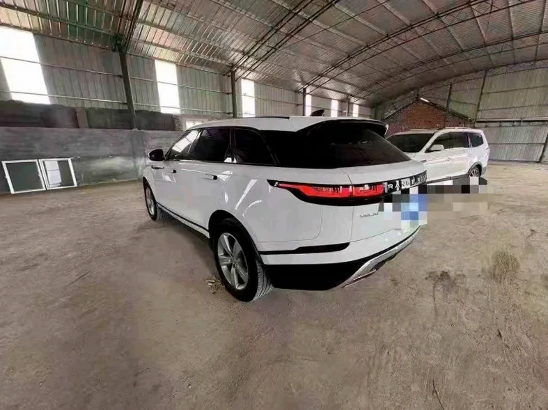 路虎揽胜星脉 内饰后排