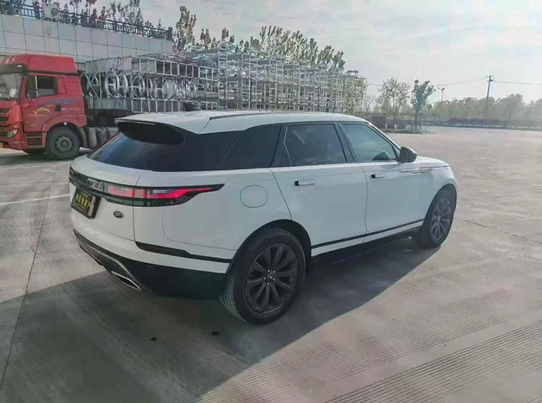 路虎揽胜星脉 内饰后排