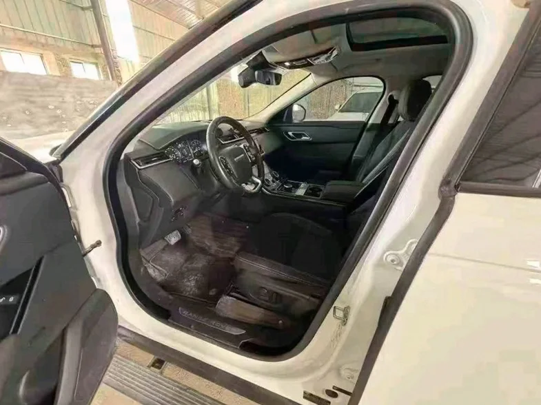 路虎揽胜星脉 后面外观一