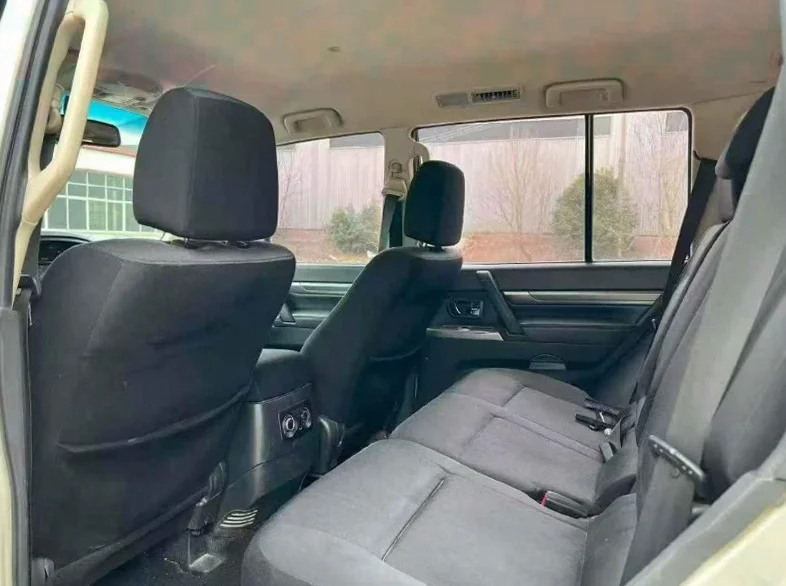 三菱帕杰罗 后面外观二