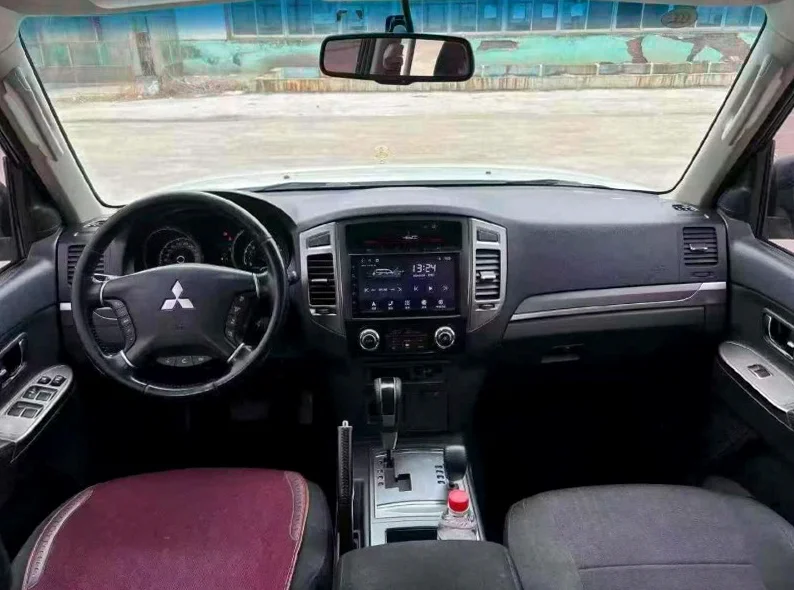 三菱帕杰罗 后面外观三