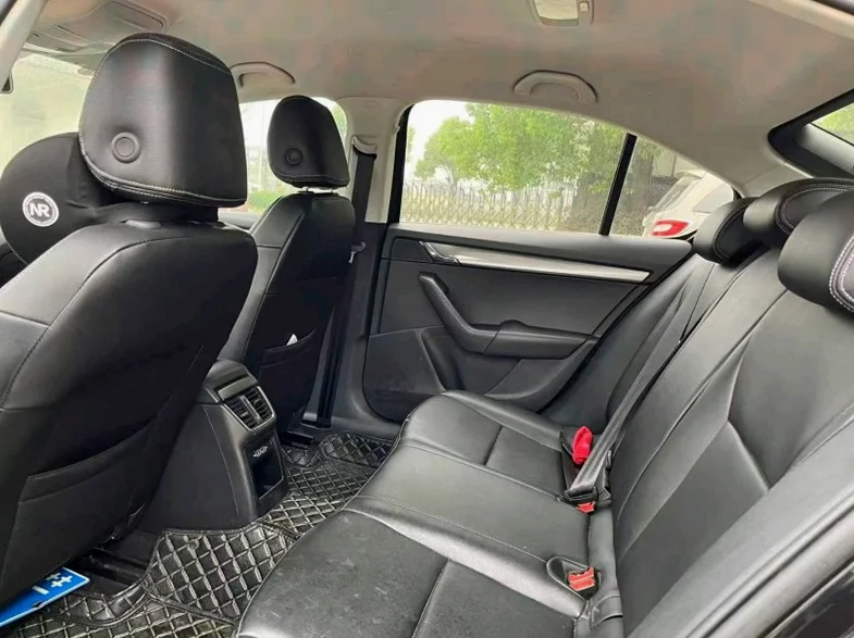 斯柯达明锐 内饰后排