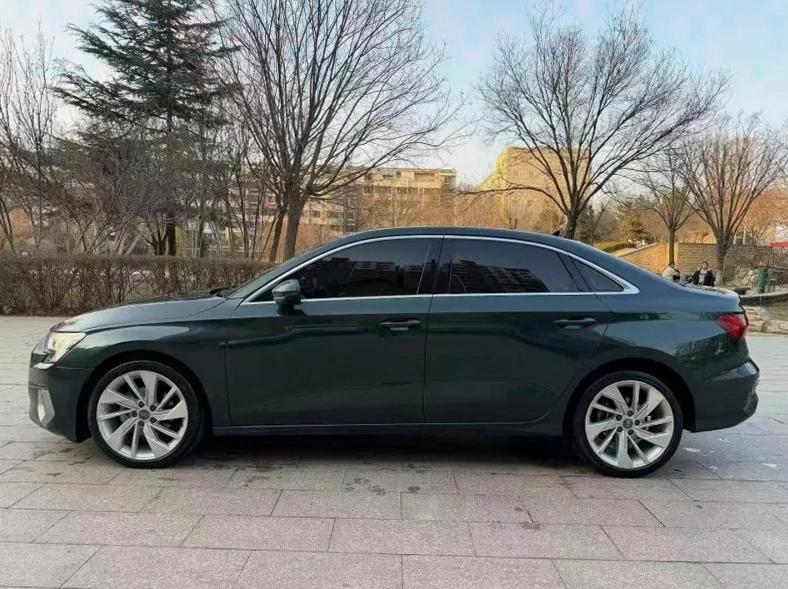 奥迪A3 后面外观一