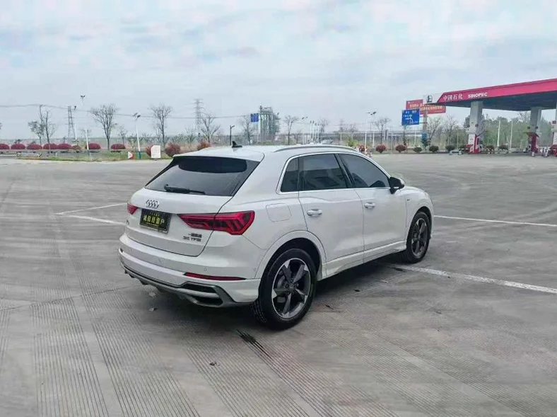 奥迪Q3 内饰前排