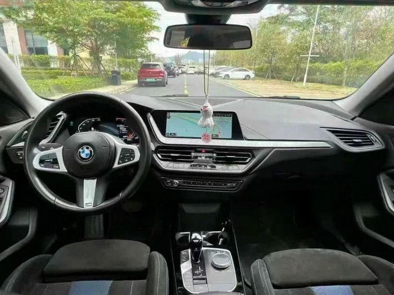 宝马2系 后面外观一