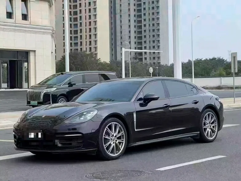 保时捷帕拉梅拉 正面外观三