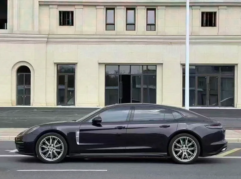 保时捷帕拉梅拉 后面外观三