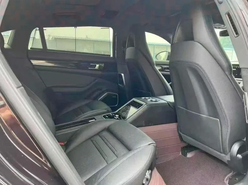 保时捷帕拉梅拉 后面外观一