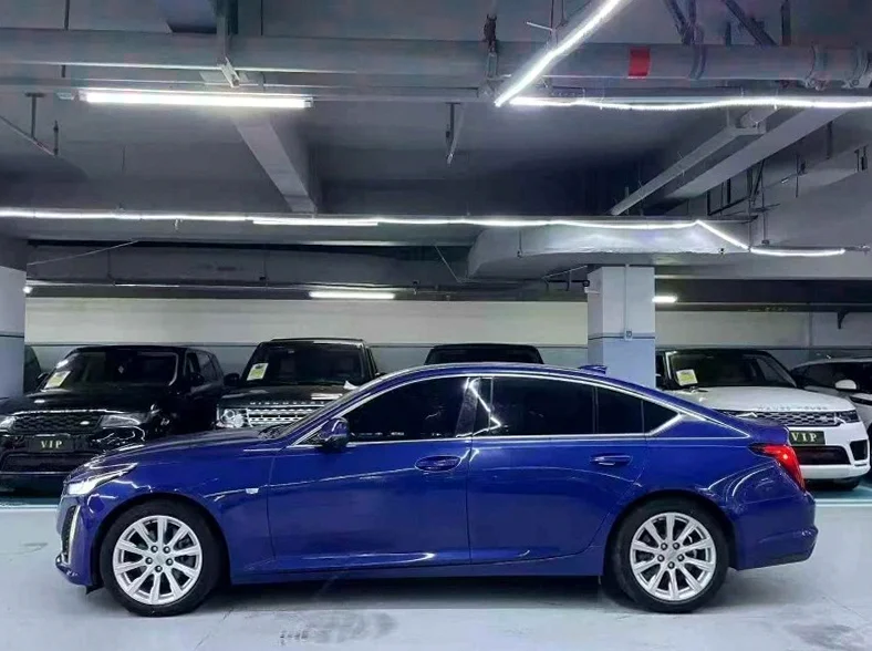 凯迪拉克CT5 内饰后排