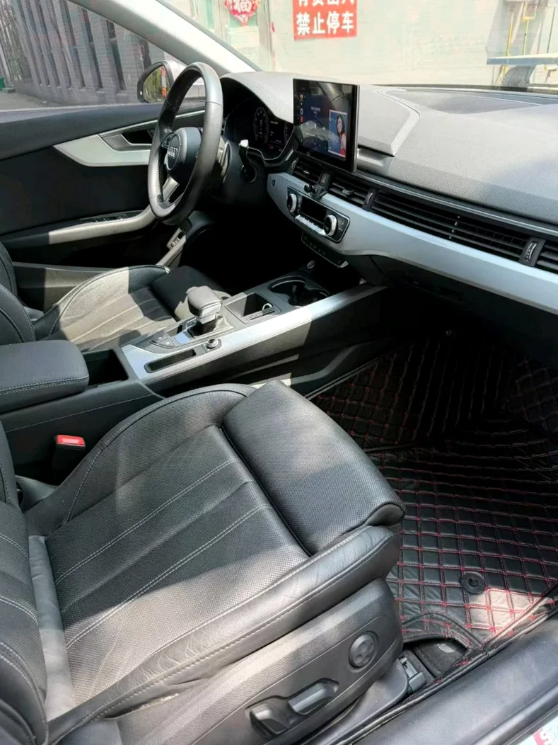 奥迪A4L 内饰前排