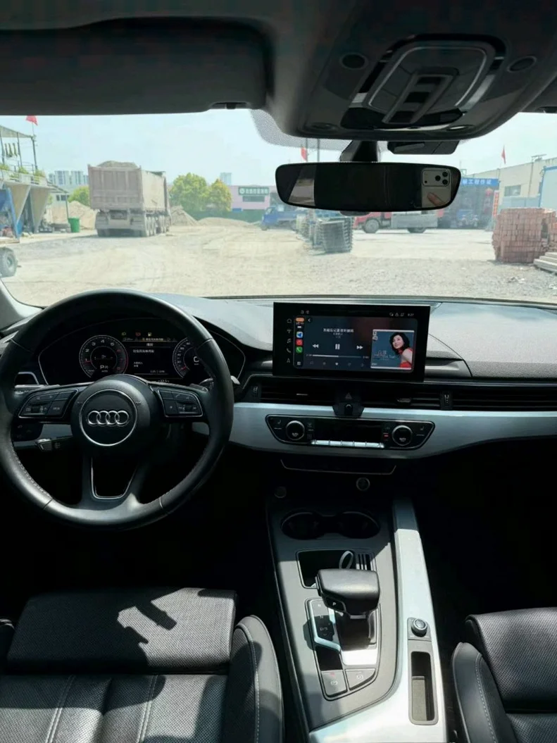 奥迪A4L 内饰后排