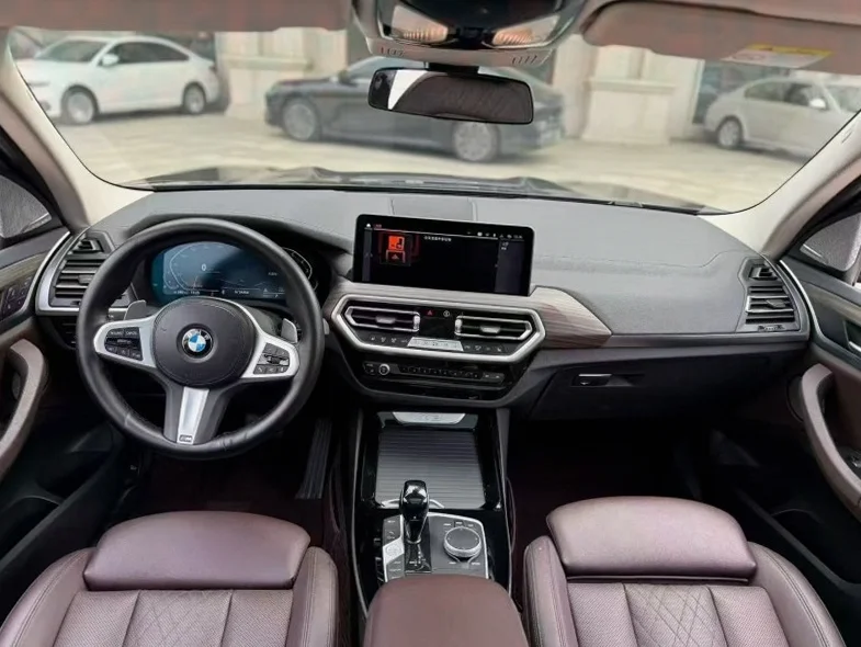 宝马X3 后面外观三