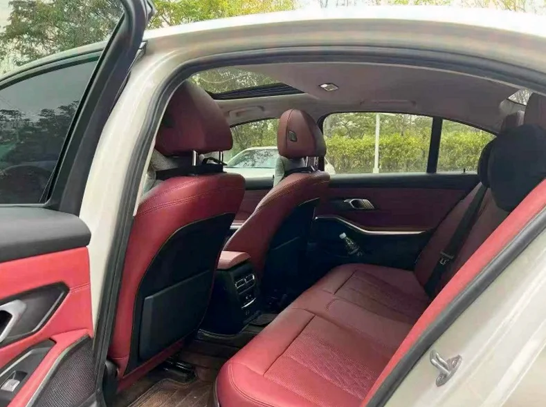 宝马3系 后面外观一