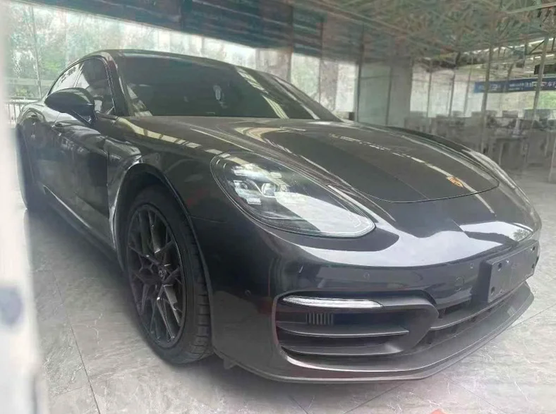 保时捷帕拉梅拉 正面外观三