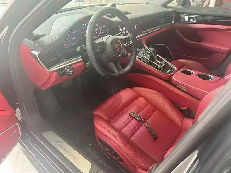 保时捷帕拉梅拉 后面外观三