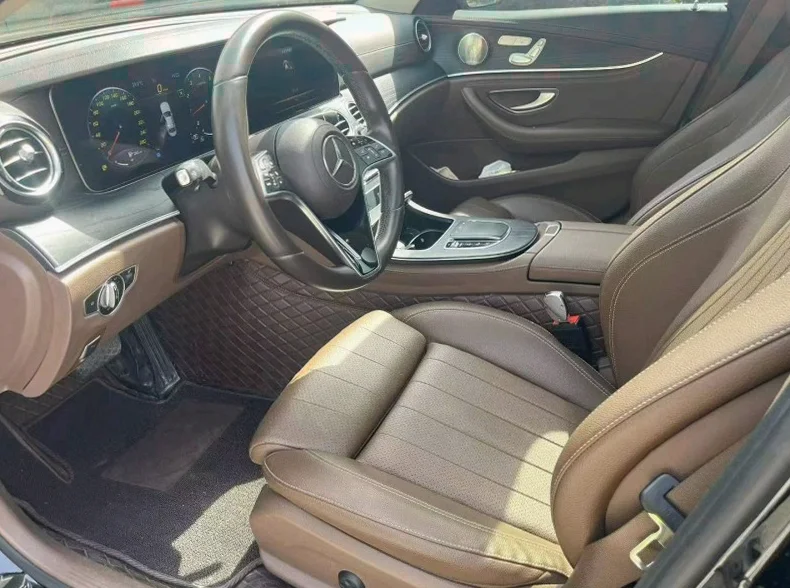 奔驰E 后面外观二