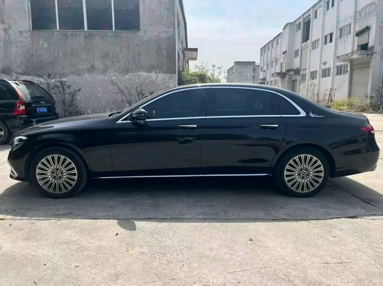 奔驰E 后面外观三