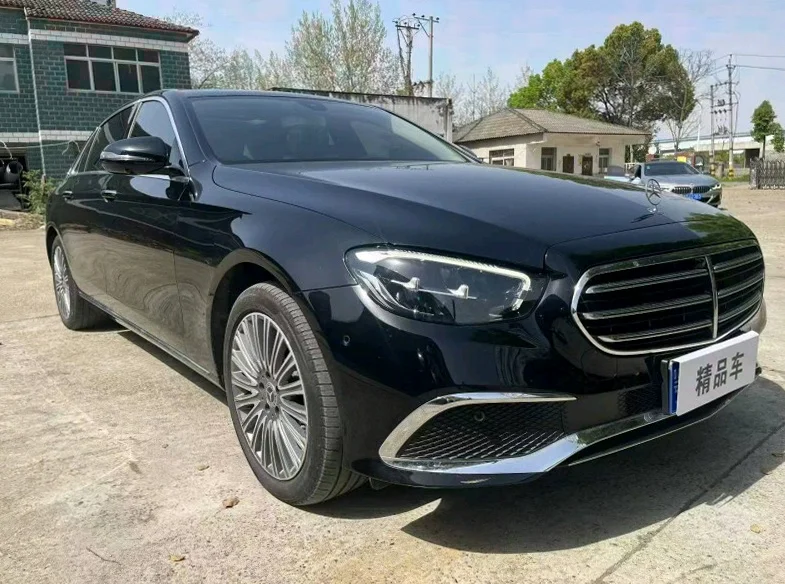 奔驰E 正面外观三