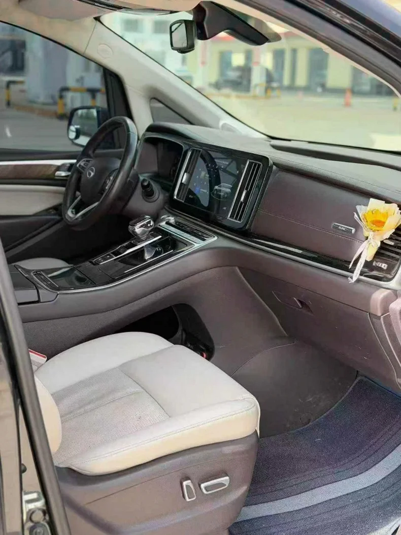 传祺M8 后面外观一