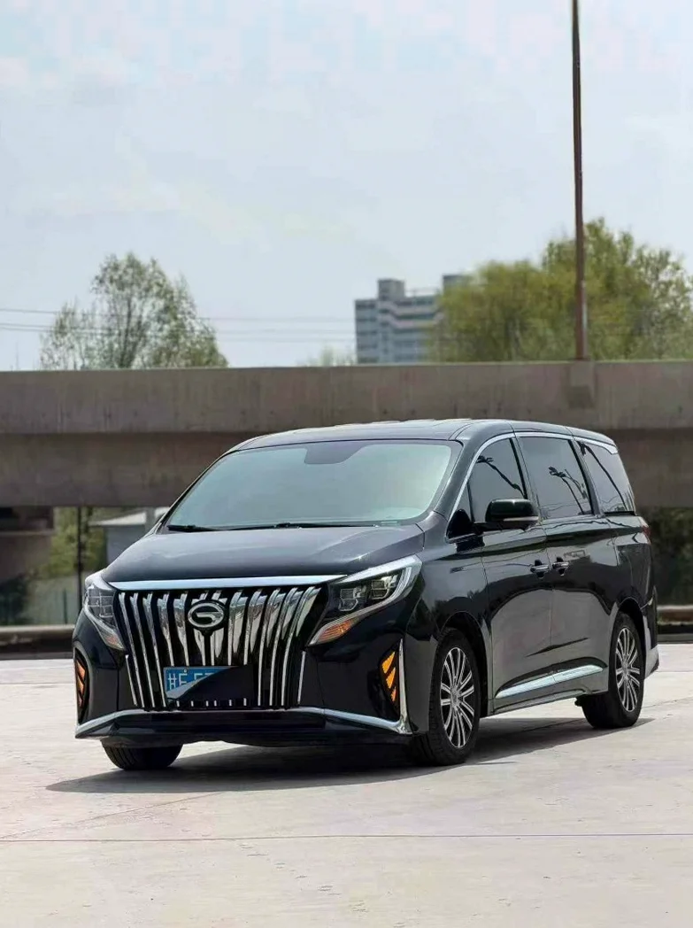 传祺M8 正面外观二