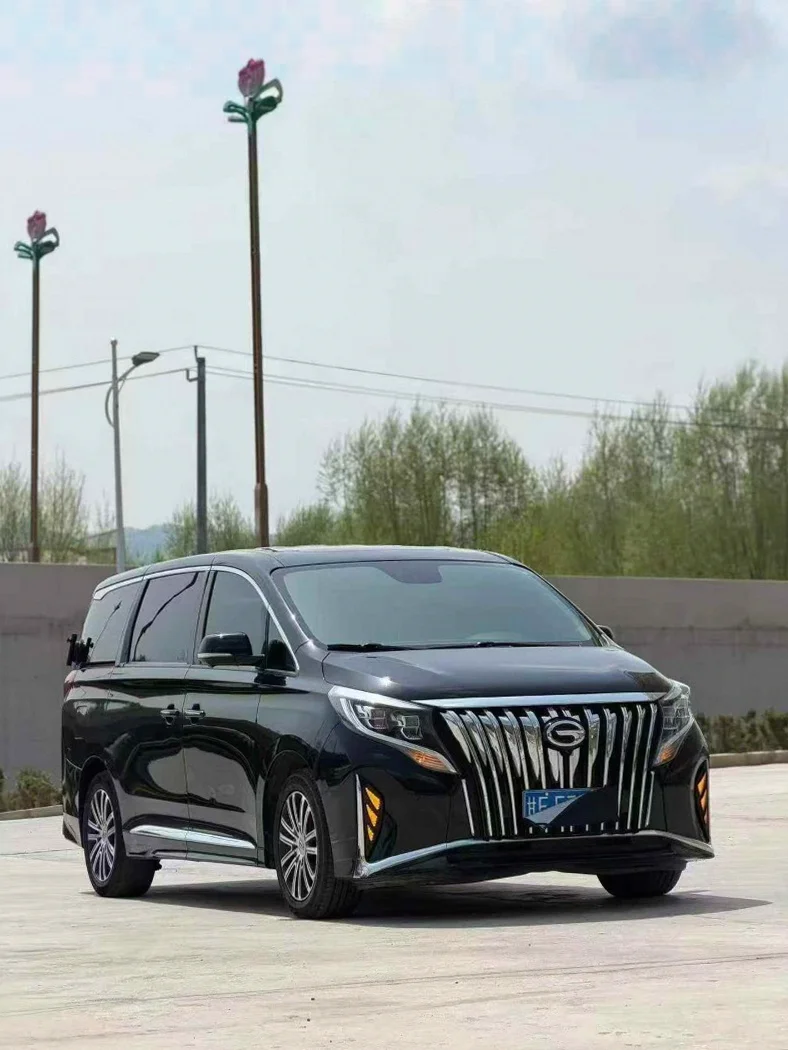 传祺M8 正面外观三